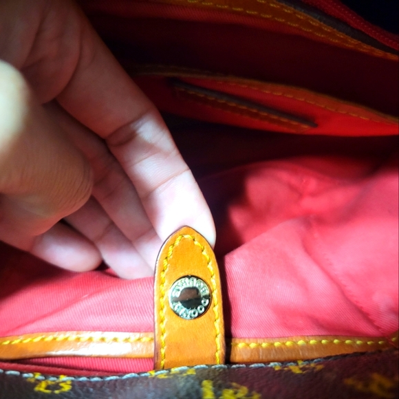 Used Dooney & Bourke handbag - Picture 6 of 8